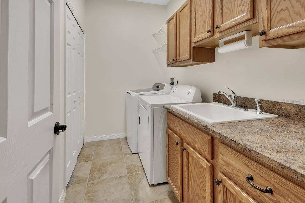 502 VICTORIA HILLS DRIVE, Deland, FL 32724 Laundry room