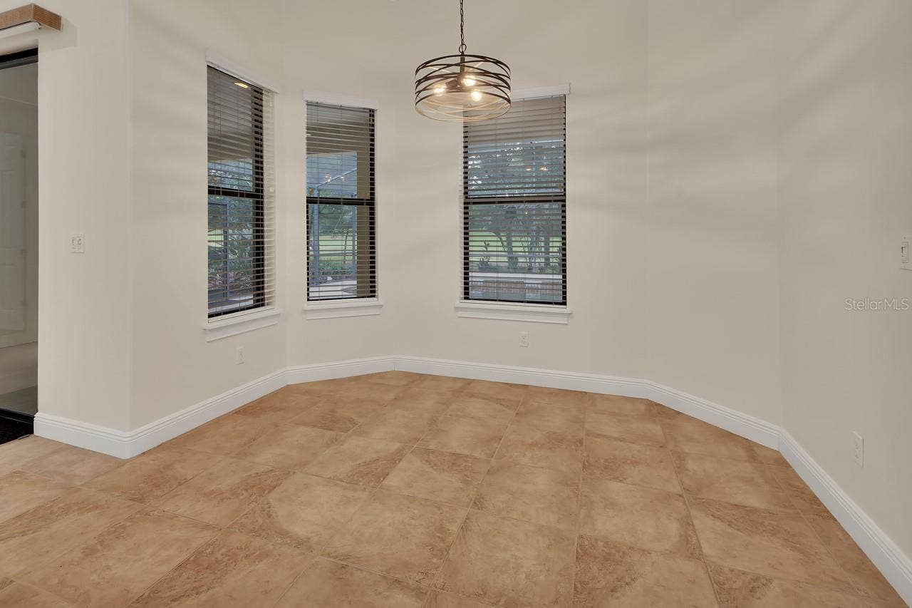 502 VICTORIA HILLS DRIVE, Deland, FL 32724 Breakfast nook