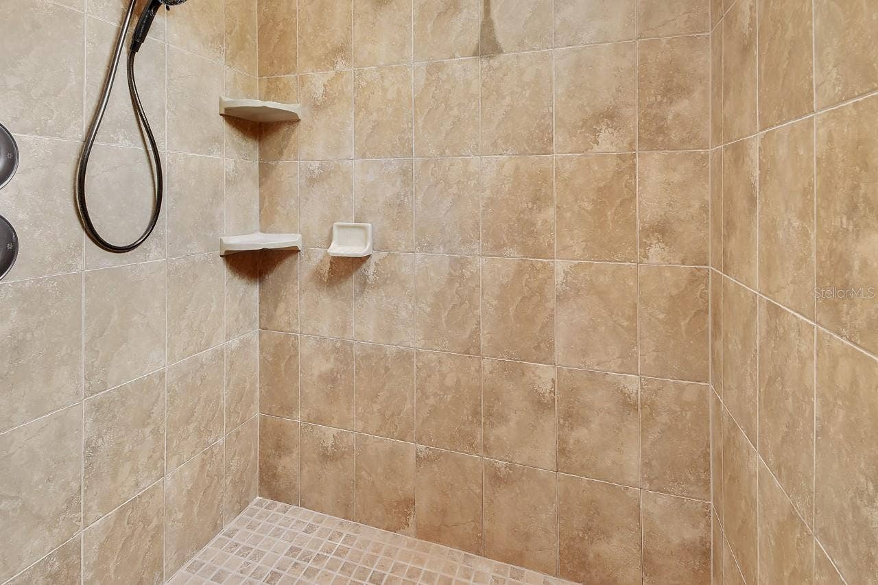 502 VICTORIA HILLS DRIVE, Deland, FL 32724 Walk in shower with dual showers