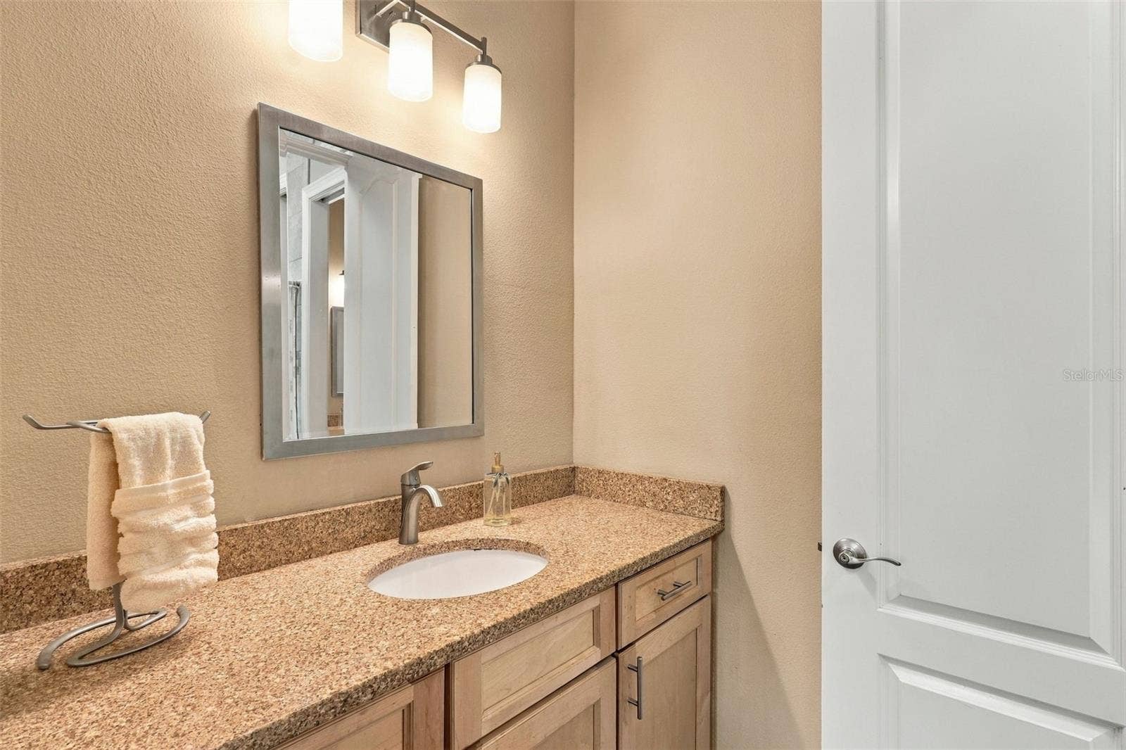 1806 GLENWOOD OAKS LANE, Deland, FL 32720 JACK N JILL BATHROOM