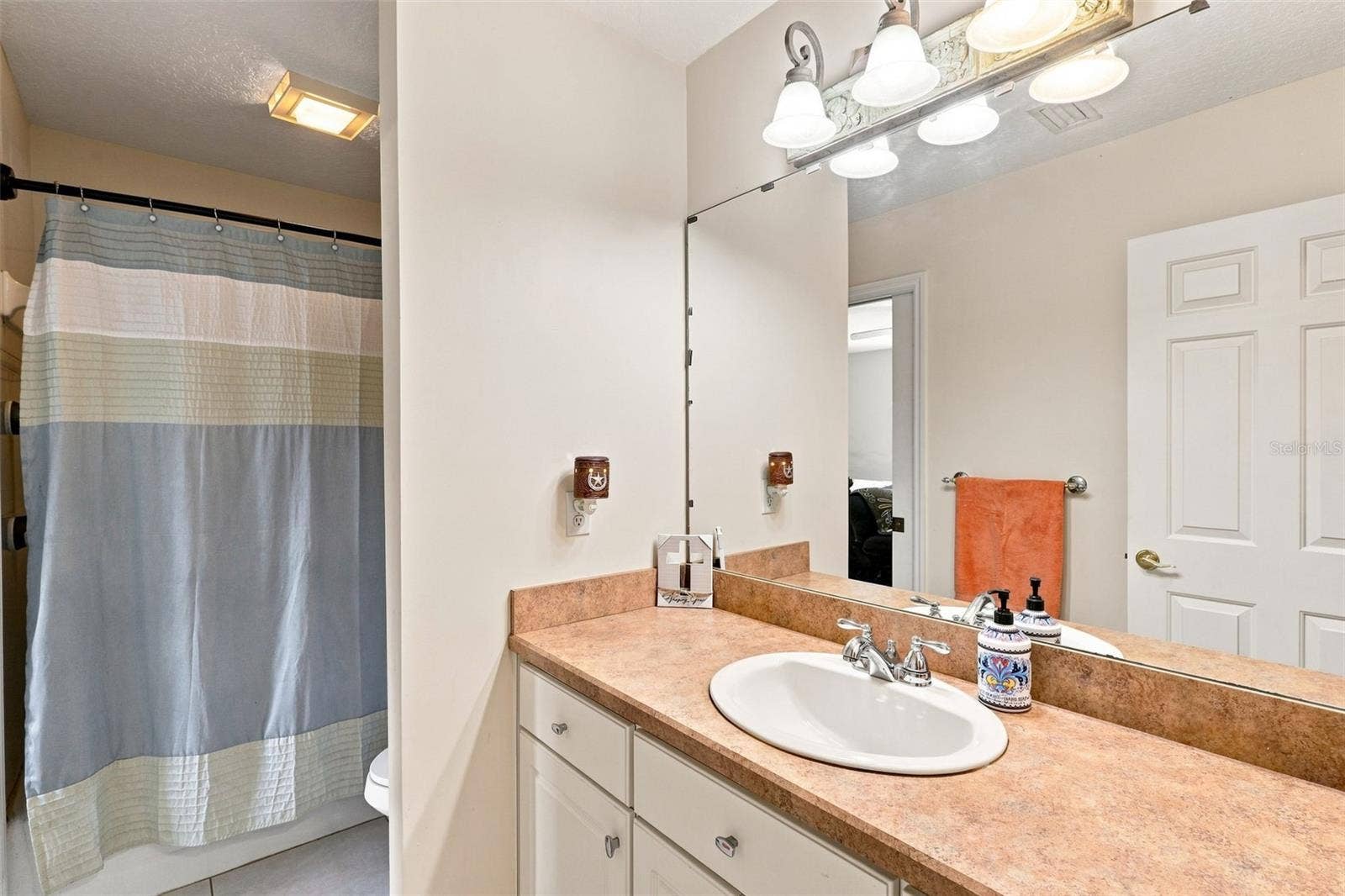 750 OLD TREELINE TRAIL, Deland, FL 32724 2nd Floor Guest Bath