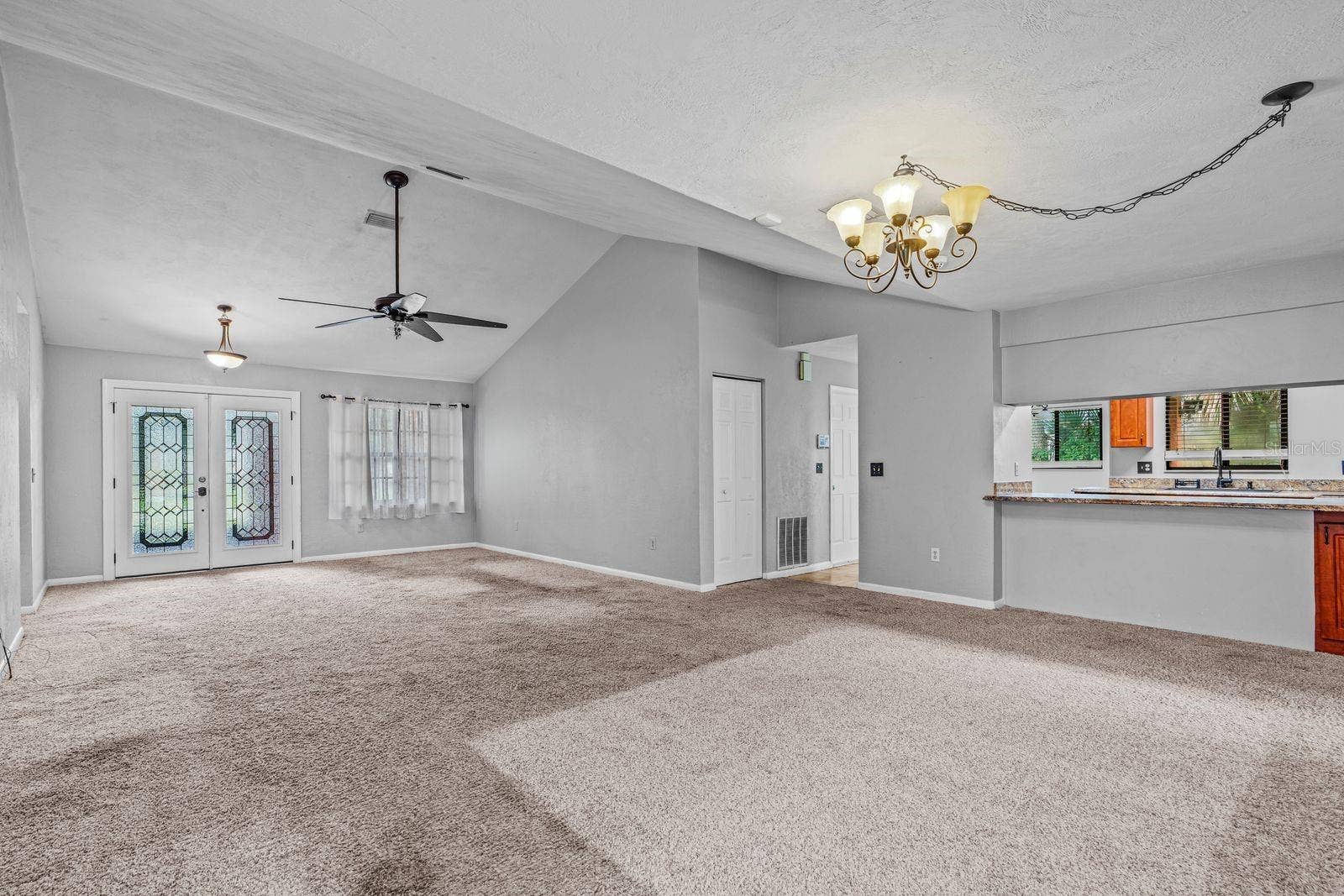 living/ dining area