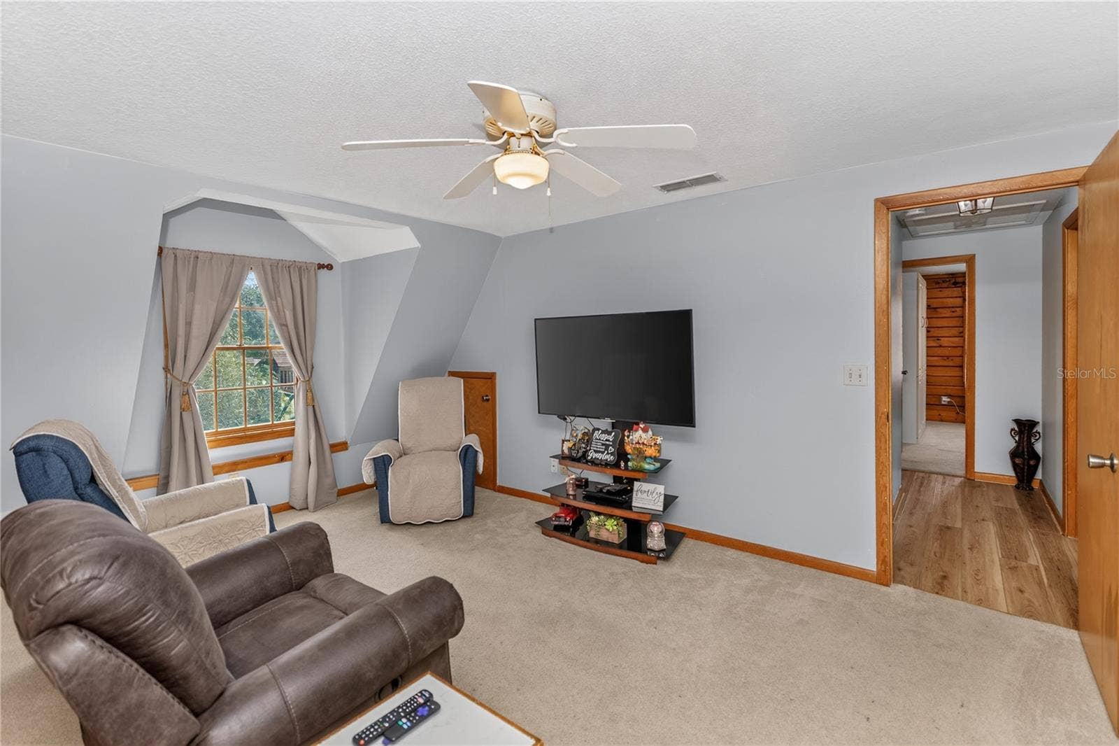 Second Floor Lounge