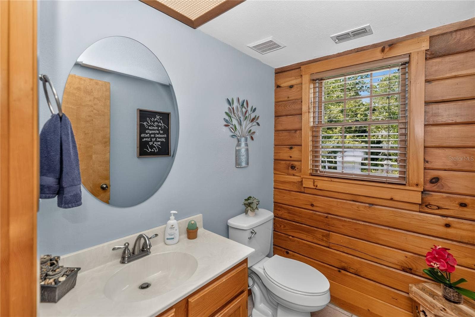 Guest 1/2 Bath