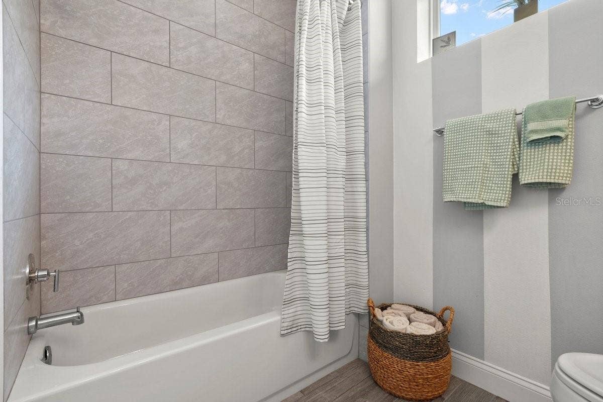 8 HAWK ROOST COURT, Ormond Beach, FL 32174 8 HAWK ROOST COURT, Ormond Beach, FL 32174