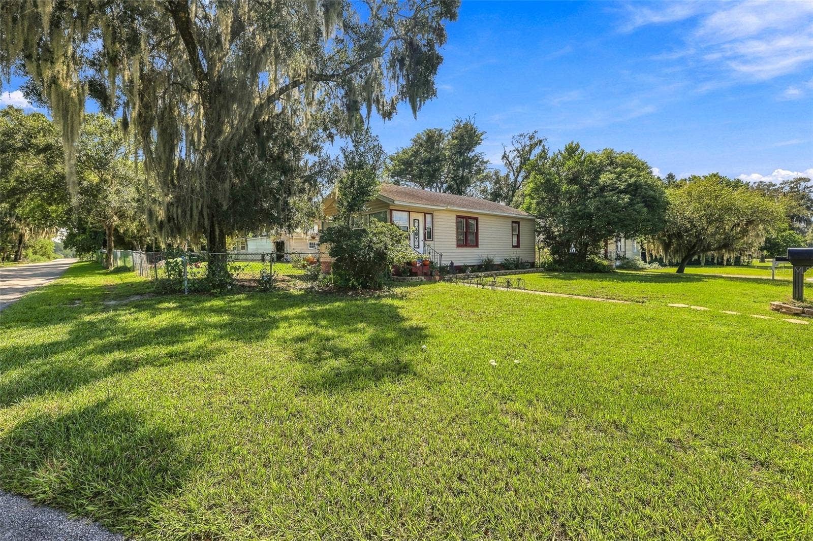 614 W PENNSYLVANIA AVENUE, Deland, FL 32720 614 W PENNSYLVANIA AVENUE, Deland, FL 32720