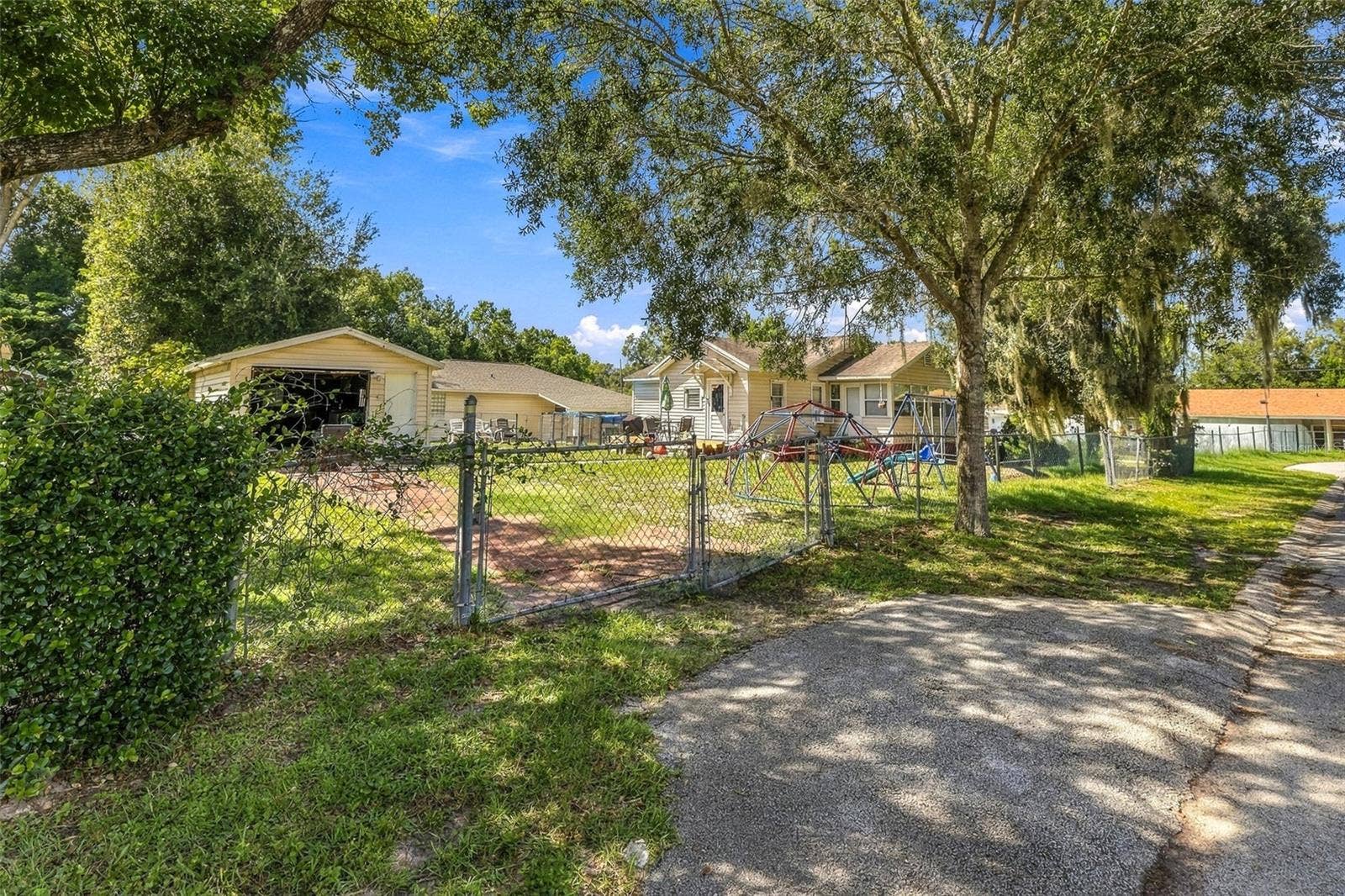 614 W PENNSYLVANIA AVENUE, Deland, FL 32720 614 W PENNSYLVANIA AVENUE, Deland, FL 32720