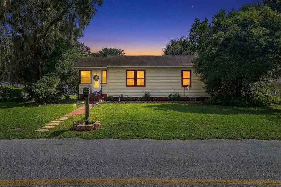 Property photo for 614 W PENNSYLVANIA AVENUE, Deland, FL