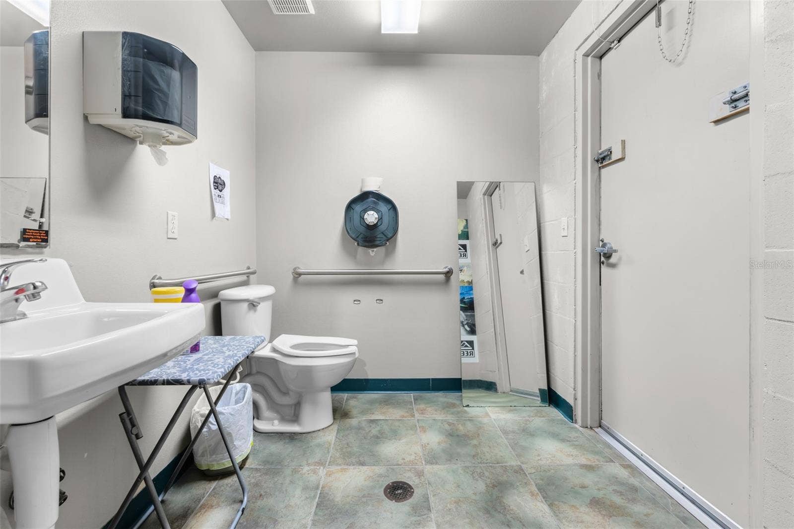 3090 S RIDGEWOOD AVENUE, South Daytona, FL 32119