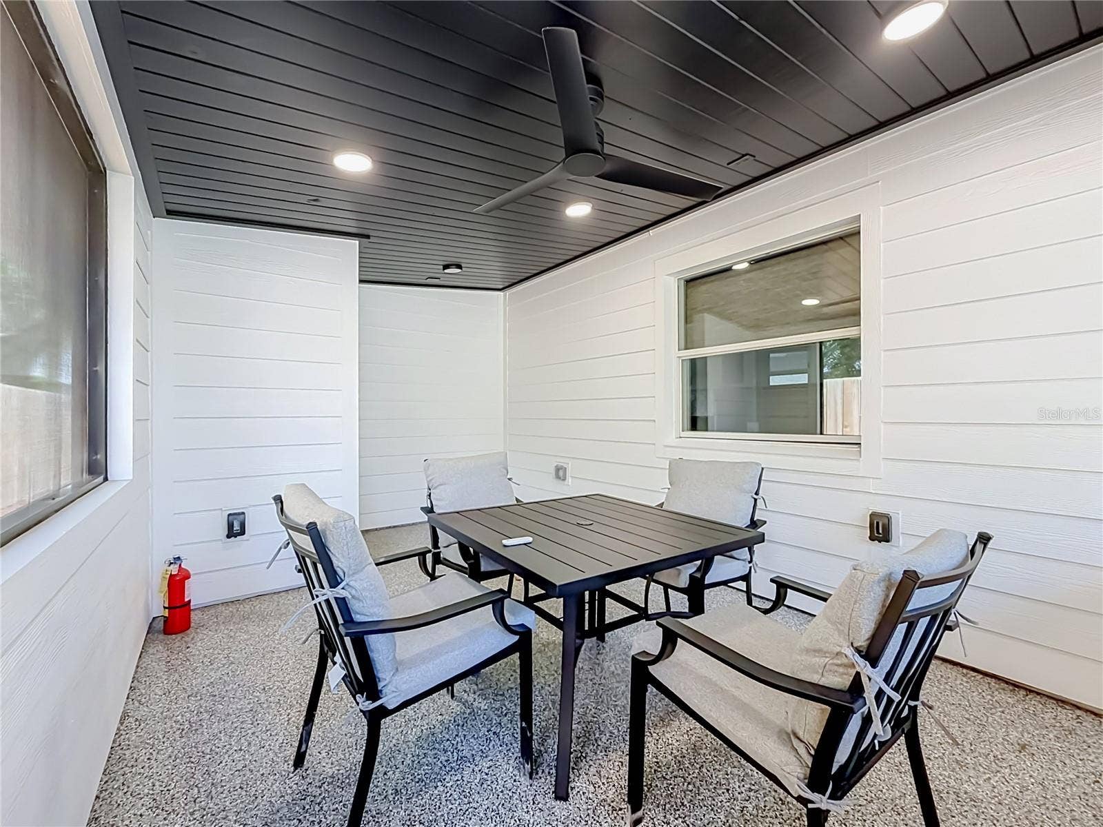 234: Covered/Screened in Porch