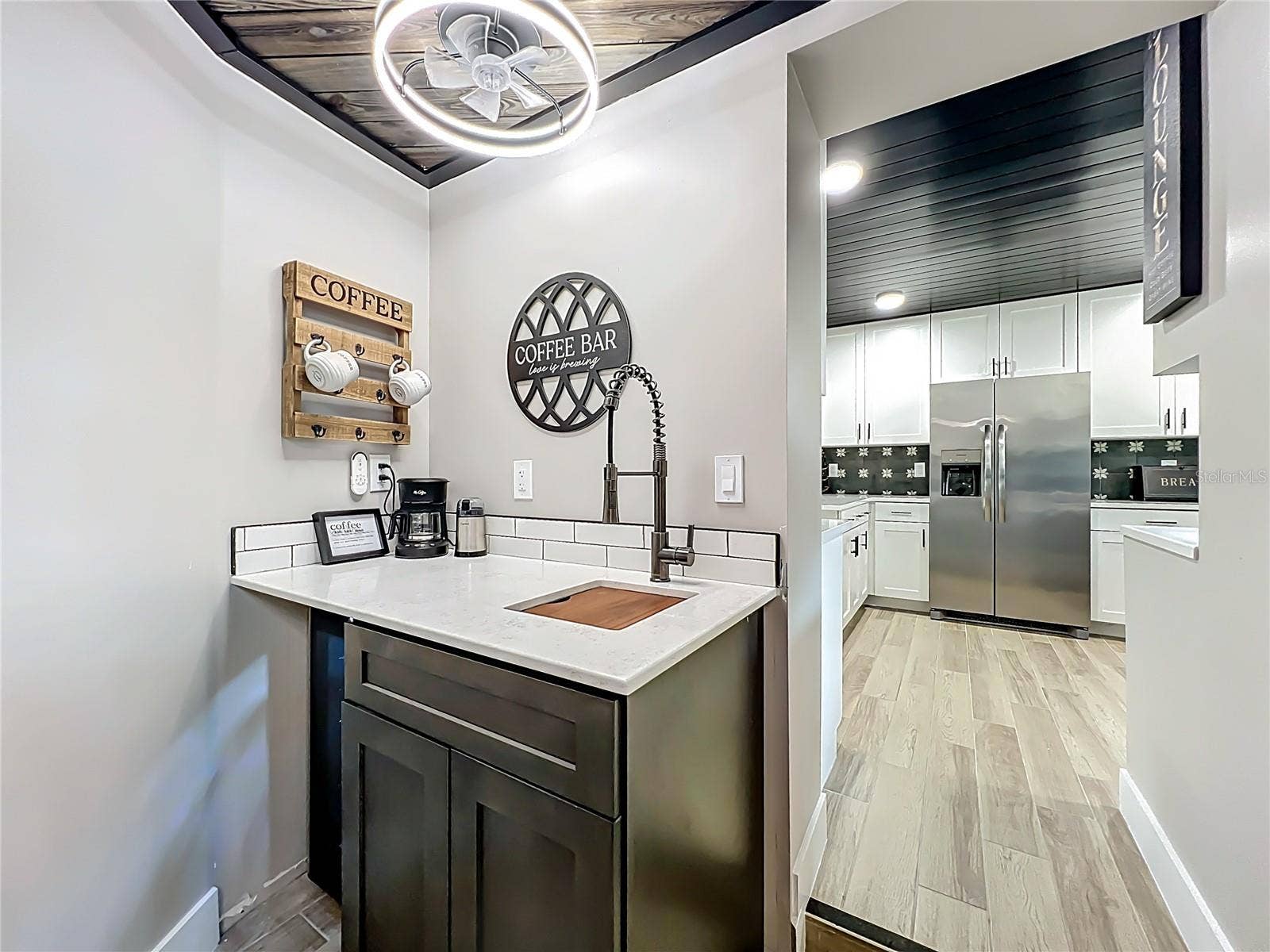 236: Wet Bar with Wine Cooler