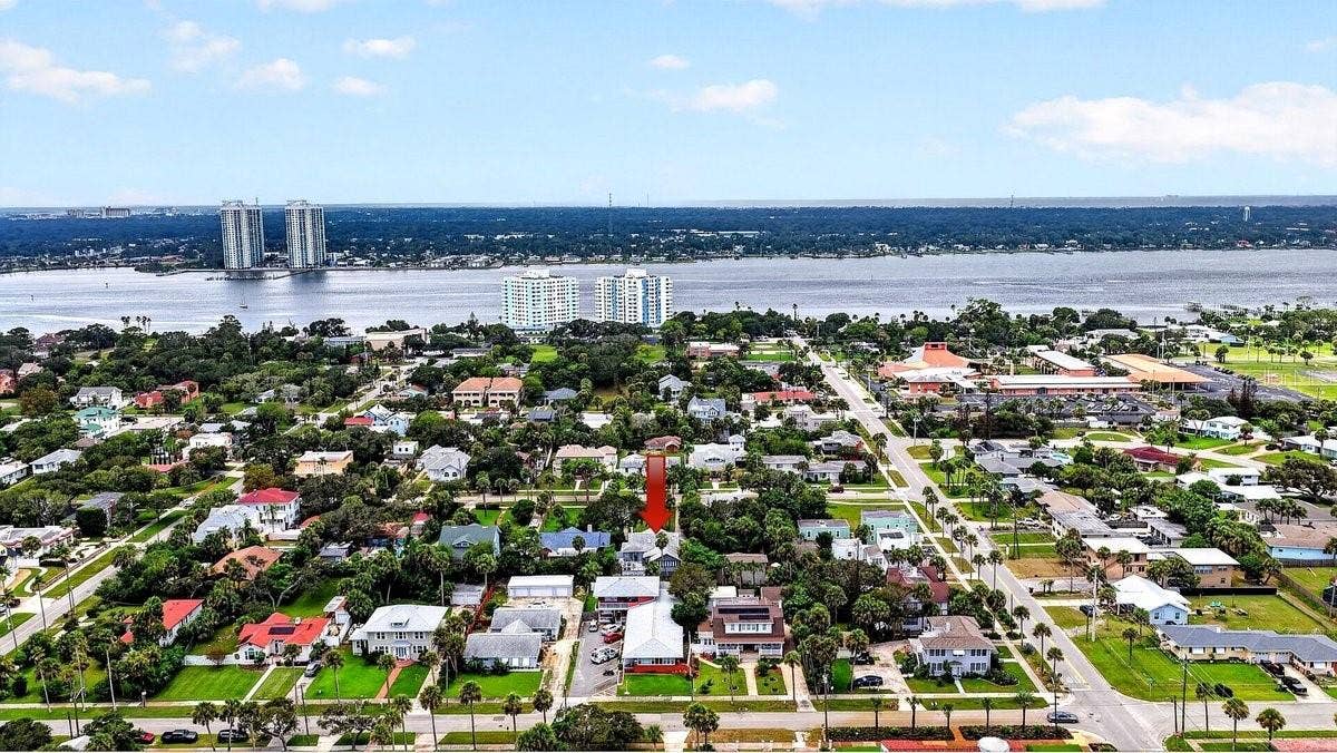 928 N OLEANDER AVENUE, Daytona Beach, FL 32118 928 N OLEANDER AVENUE, Daytona Beach, FL 32118