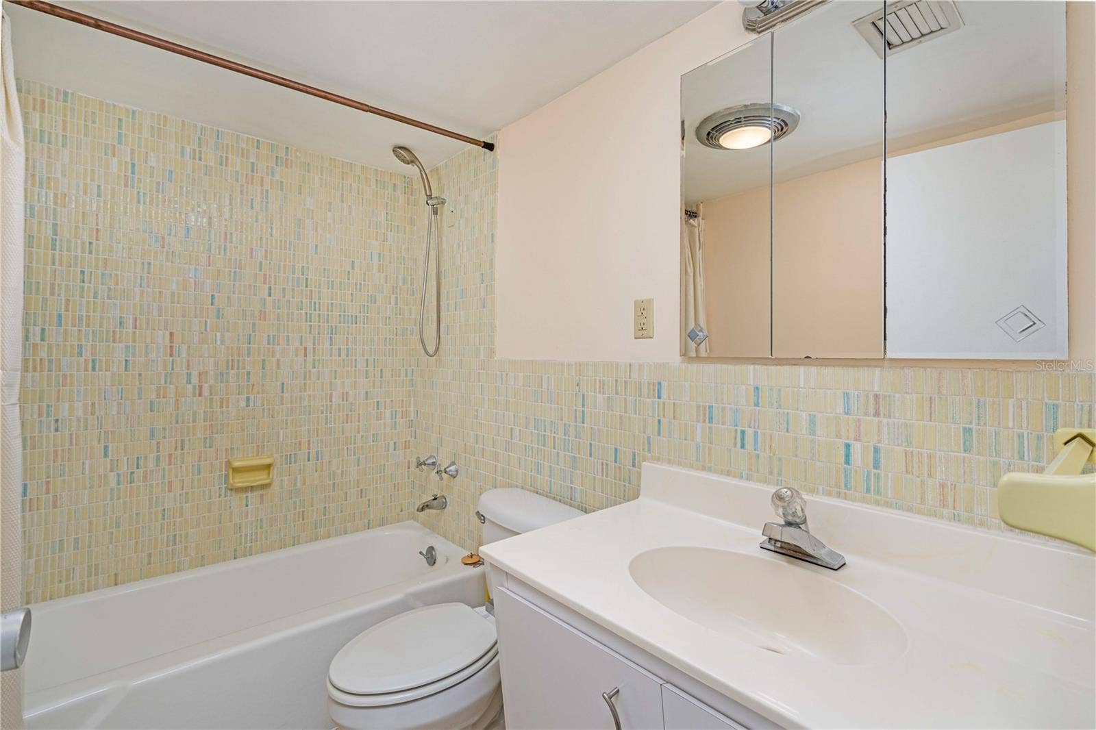 1224 S PENINSULA DRIVE, #415, Daytona Beach, FL 32118 BATHROOM 1