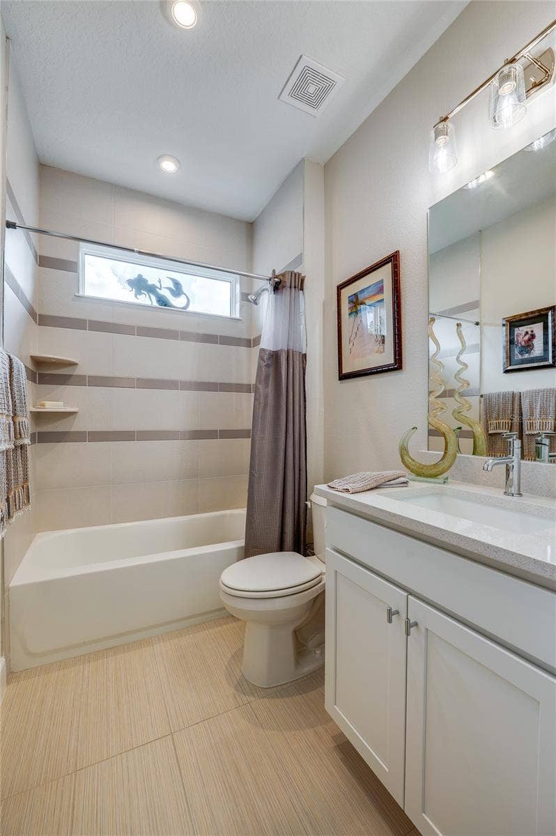 1254 VENICE COURT, Deland, FL 32724 Hall bath