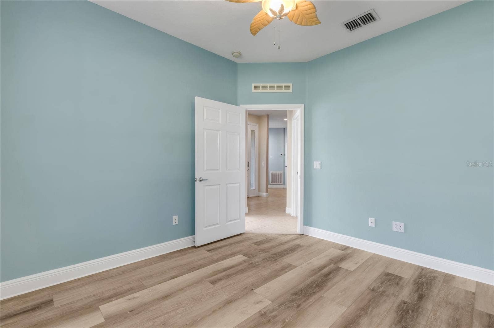 128 BAUER CIRCLE, Daytona Beach, FL 32124