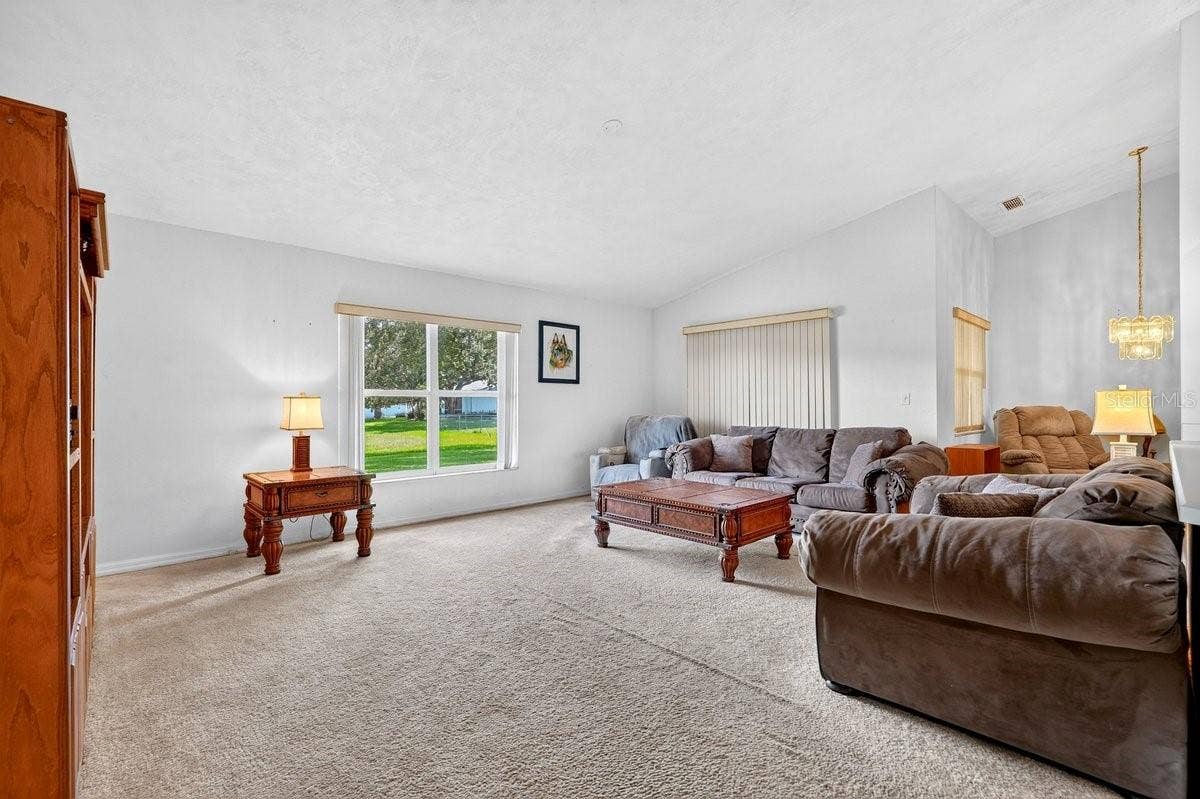 5 SPINNAKER CIRCLE, South Daytona, FL 32119 5 SPINNAKER CIRCLE, South Daytona, FL 32119