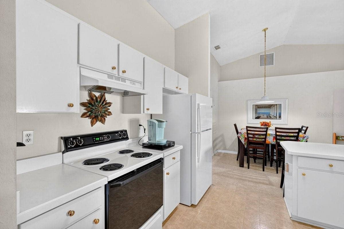 5 SPINNAKER CIRCLE, South Daytona, FL 32119 5 SPINNAKER CIRCLE, South Daytona, FL 32119