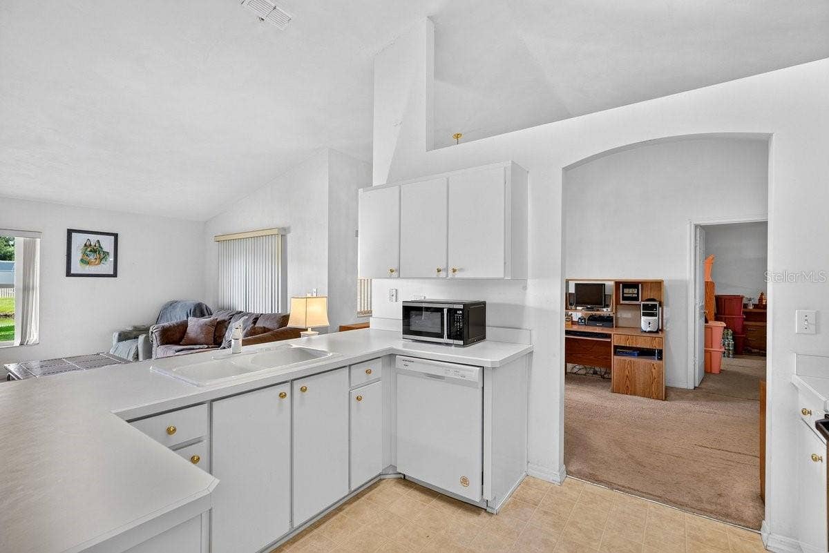 5 SPINNAKER CIRCLE, South Daytona, FL 32119 5 SPINNAKER CIRCLE, South Daytona, FL 32119