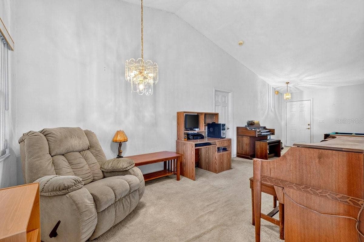 5 SPINNAKER CIRCLE, South Daytona, FL 32119 5 SPINNAKER CIRCLE, South Daytona, FL 32119