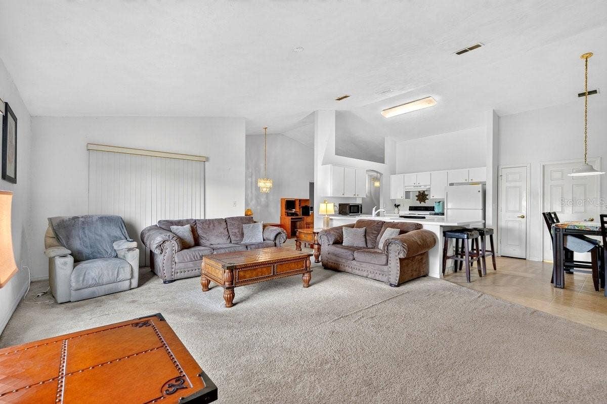 5 SPINNAKER CIRCLE, South Daytona, FL 32119 5 SPINNAKER CIRCLE, South Daytona, FL 32119
