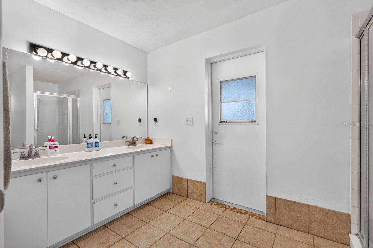 5 SPINNAKER CIRCLE, South Daytona, FL 32119 5 SPINNAKER CIRCLE, South Daytona, FL 32119