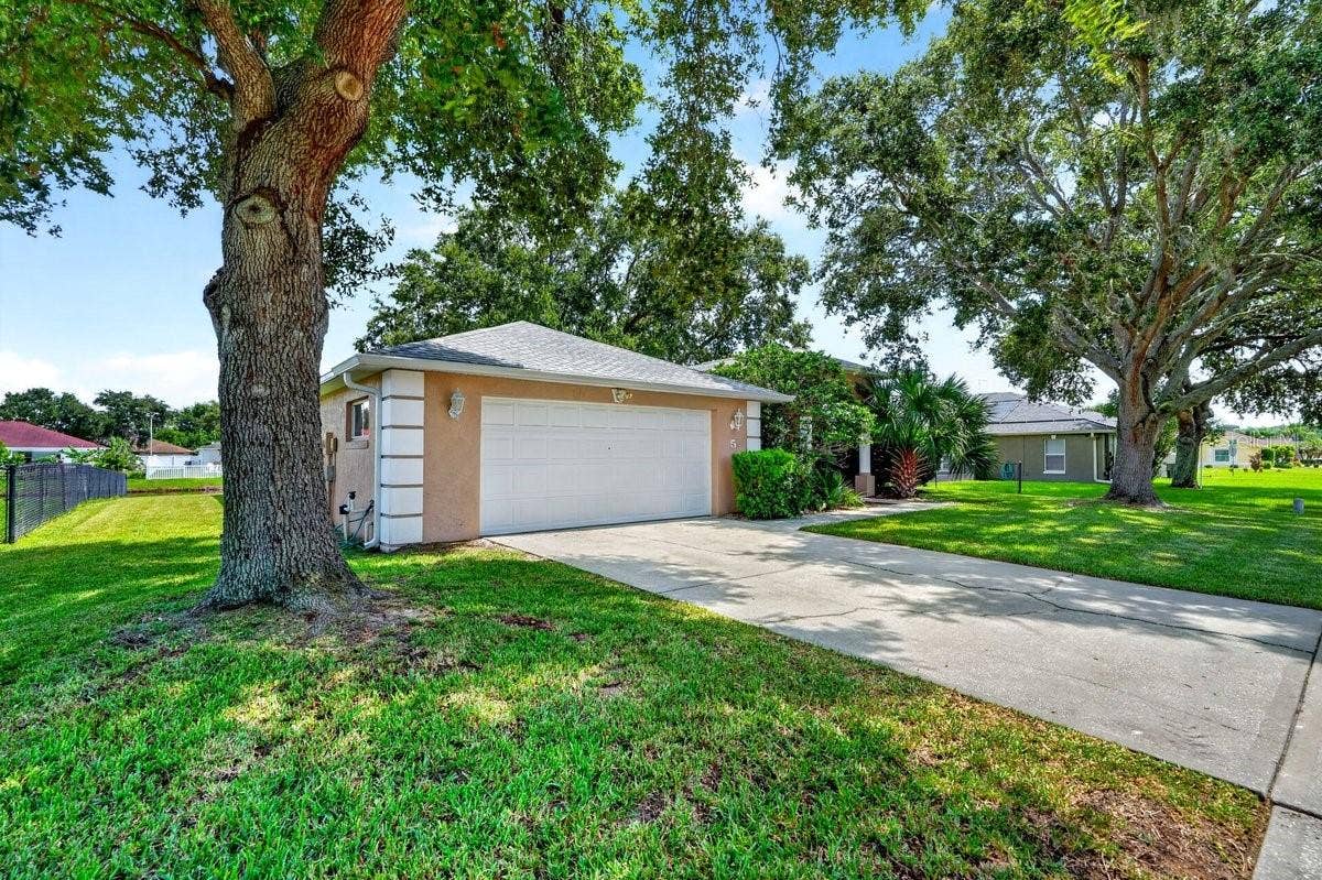 5 SPINNAKER CIRCLE, South Daytona, FL 32119 5 SPINNAKER CIRCLE, South Daytona, FL 32119