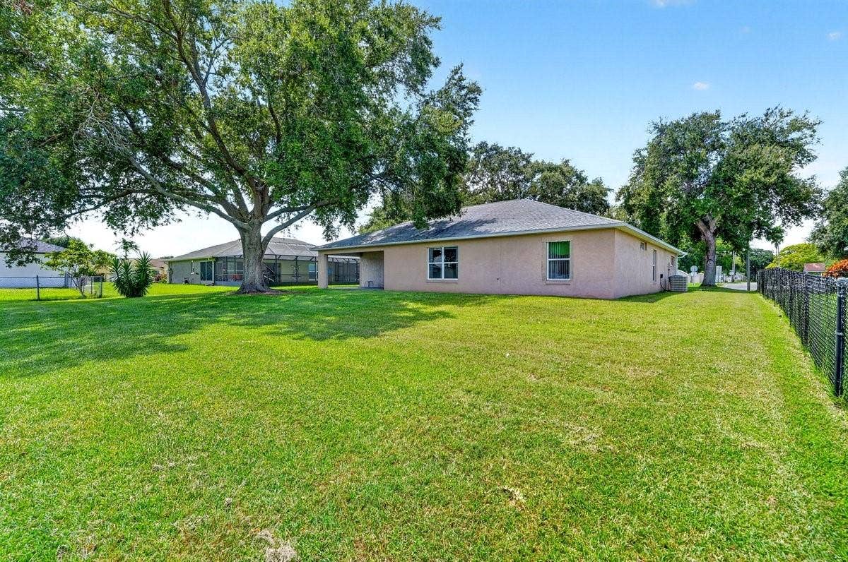 5 SPINNAKER CIRCLE, South Daytona, FL 32119 5 SPINNAKER CIRCLE, South Daytona, FL 32119