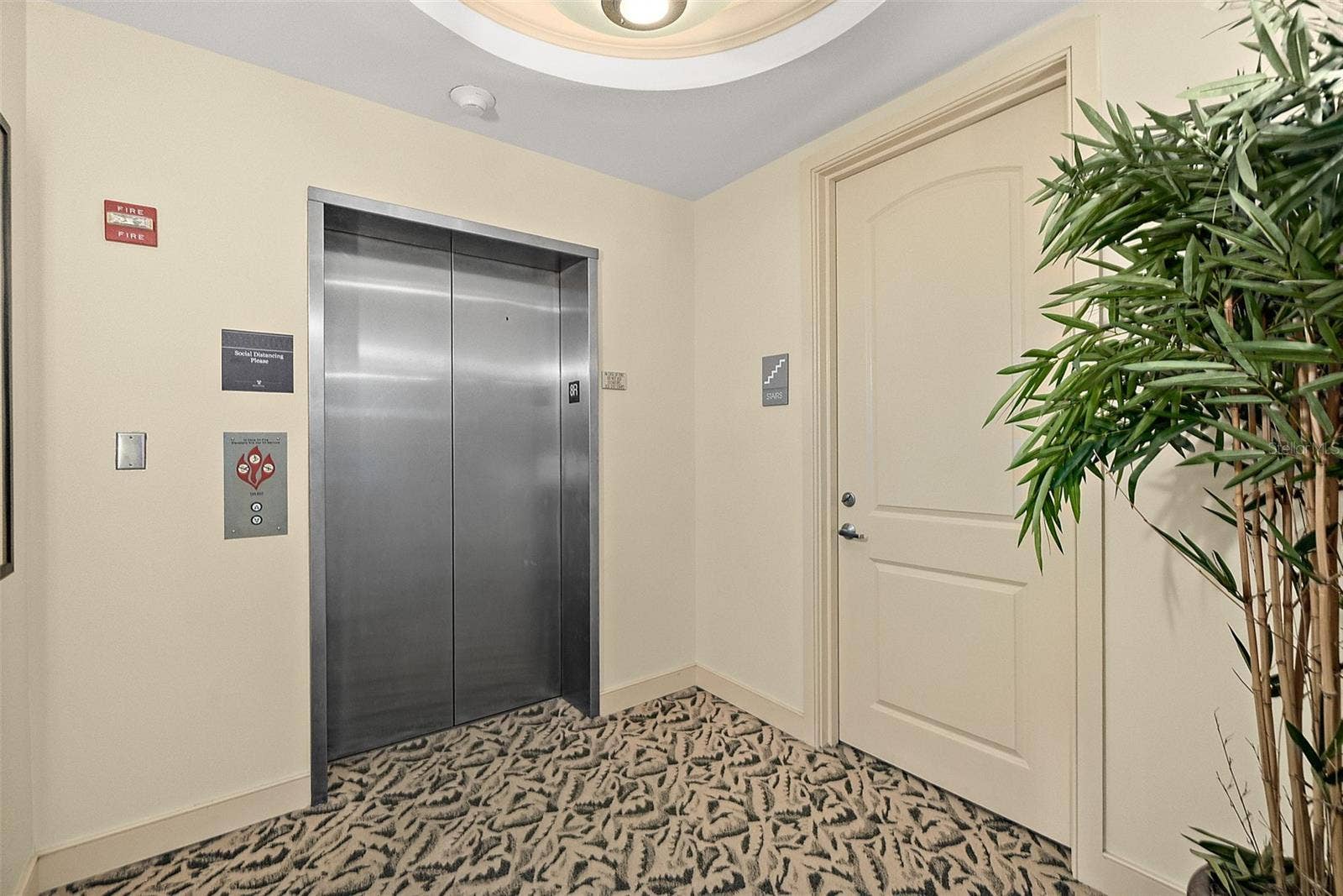 1925 S ATLANTIC AVENUE, #806, Daytona Beach Shores, FL 32118 private vertibule