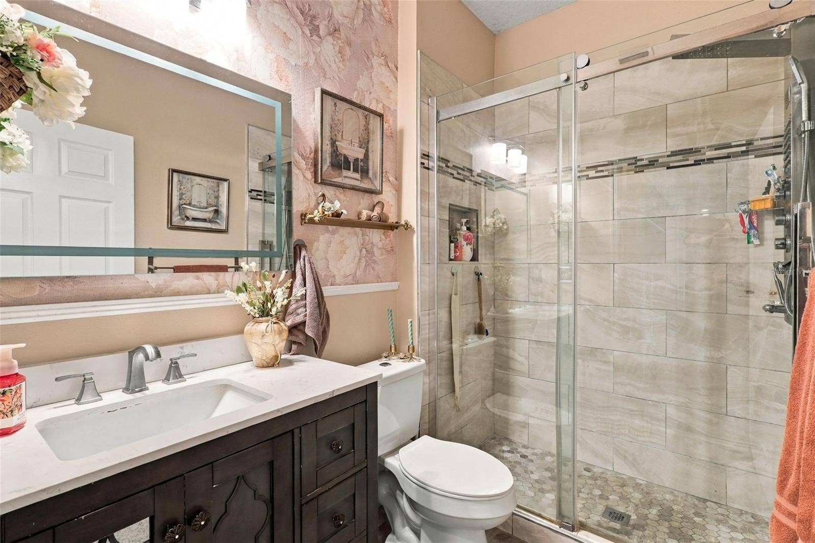 8 ANGELA DRIVE, Palm Coast, FL 32164 The guest bathroom was beautifully updated in 2020.