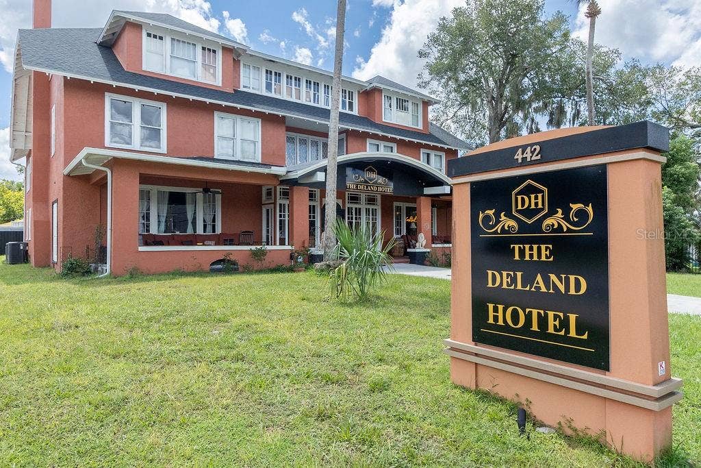 442 E NEW YORK AVENUE, Deland, FL 32724 442 E NEW YORK AVENUE, Deland, FL 32724