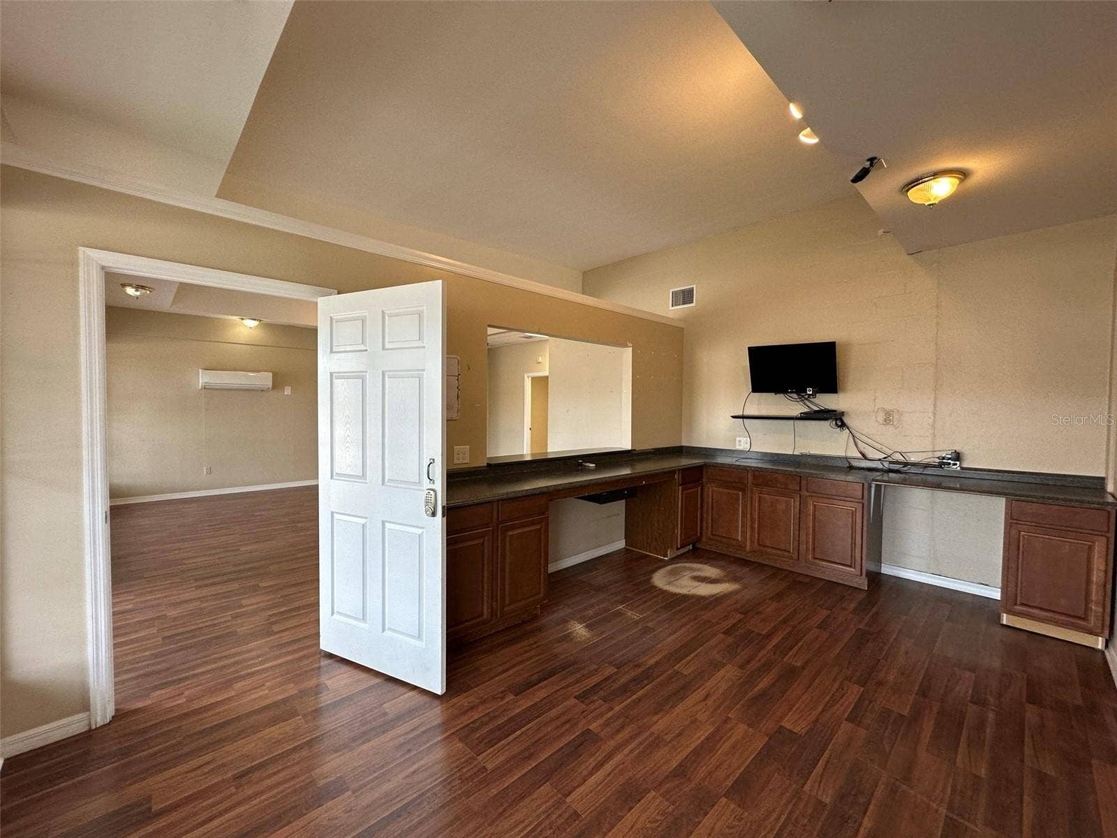 228 S WOODLAND BOULEVARD, Deland, FL 32720 228 S WOODLAND BOULEVARD, Deland, FL 32720