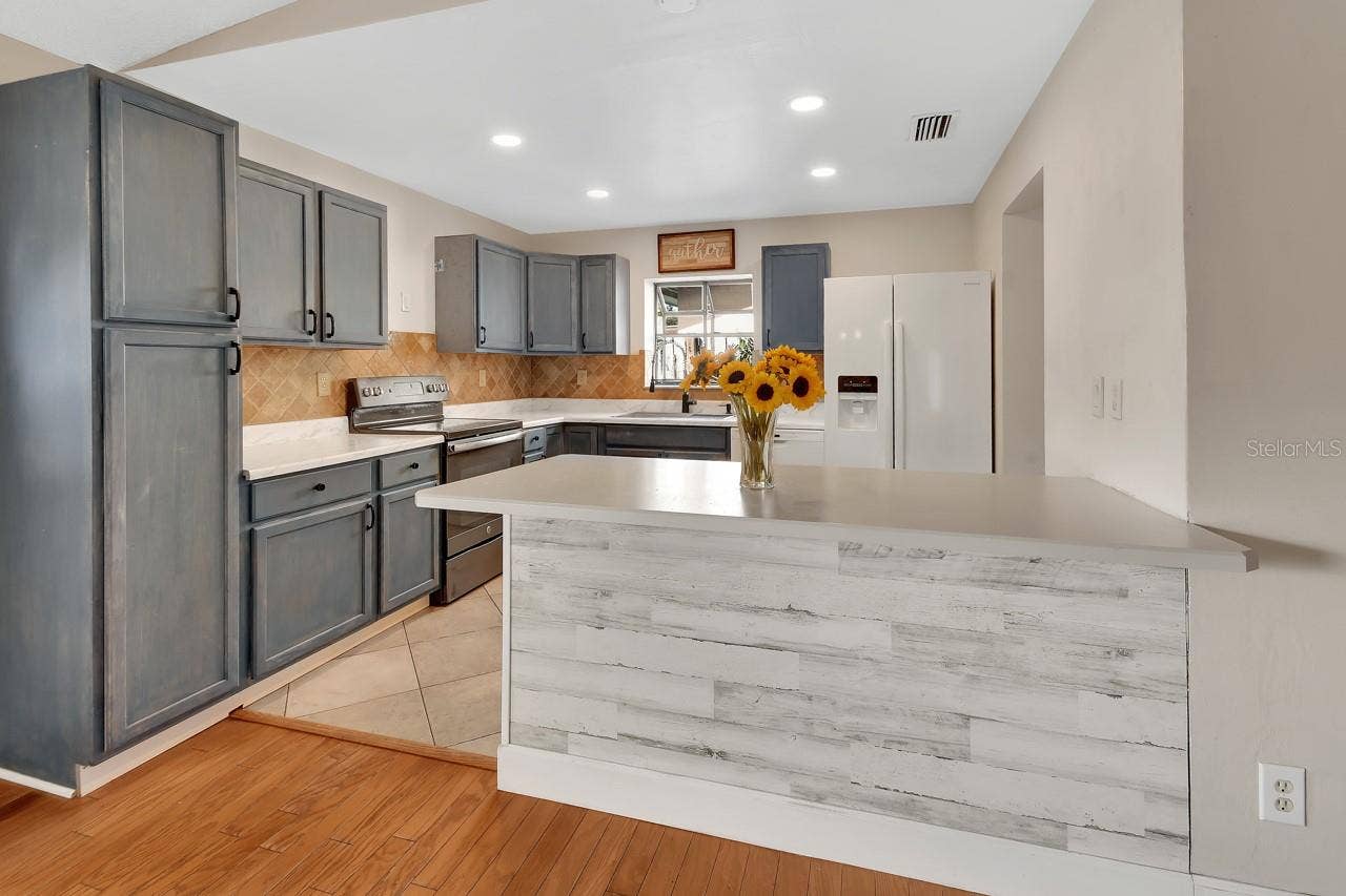 583 CAMBRIDGE CIRCLE, South Daytona, FL 32119 583 CAMBRIDGE CIRCLE, South Daytona, FL 32119