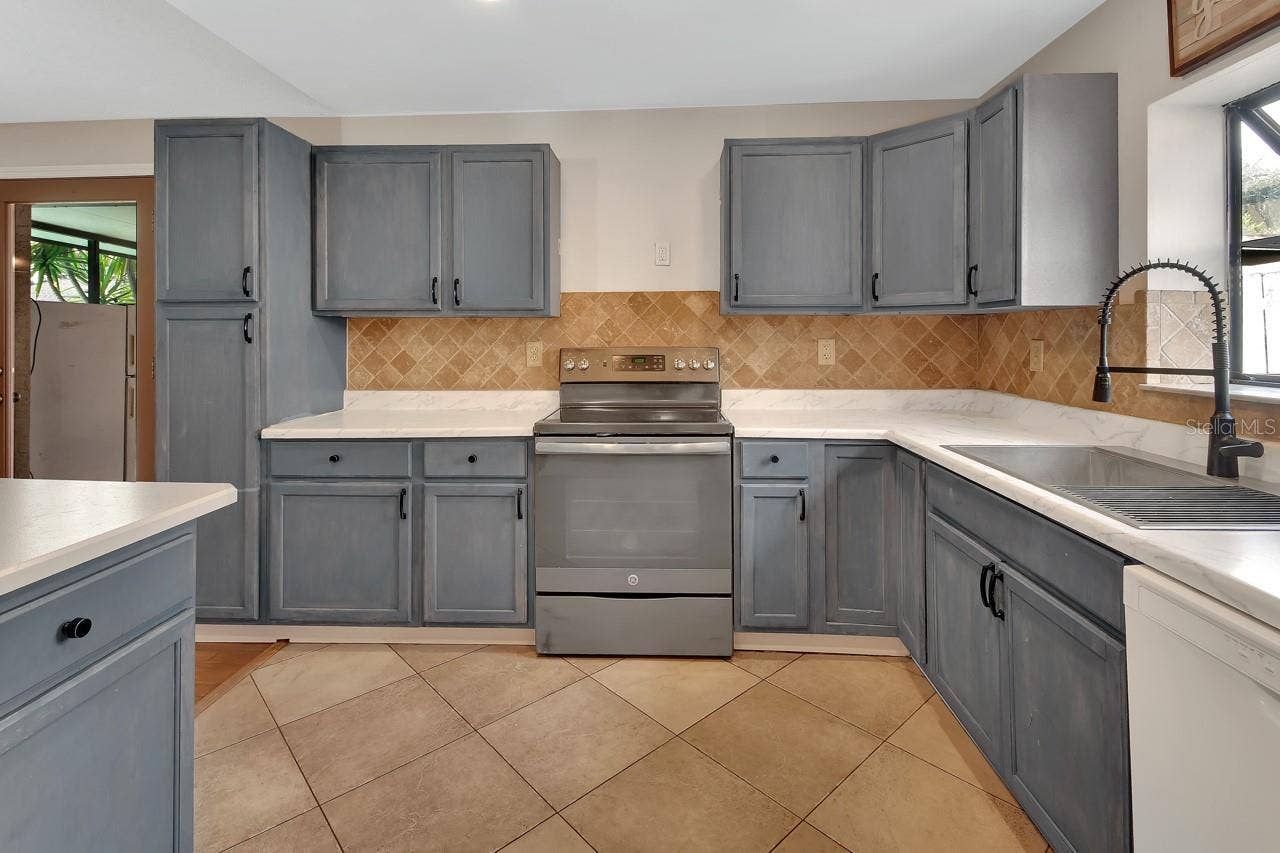 583 CAMBRIDGE CIRCLE, South Daytona, FL 32119 583 CAMBRIDGE CIRCLE, South Daytona, FL 32119