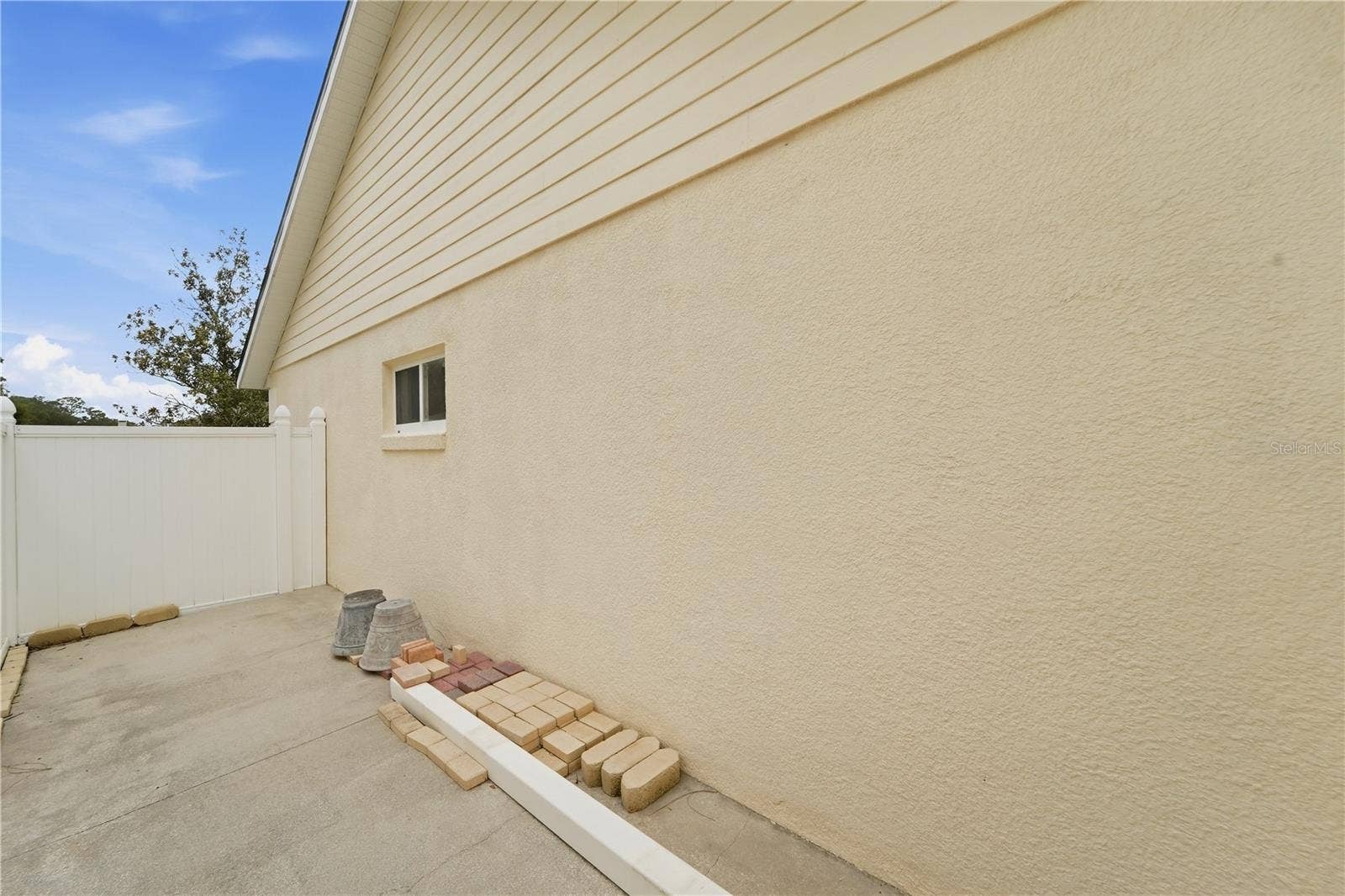 1420 BENT OAKS BOULEVARD, Deland, FL 32724 Additional storage area on the side of the house