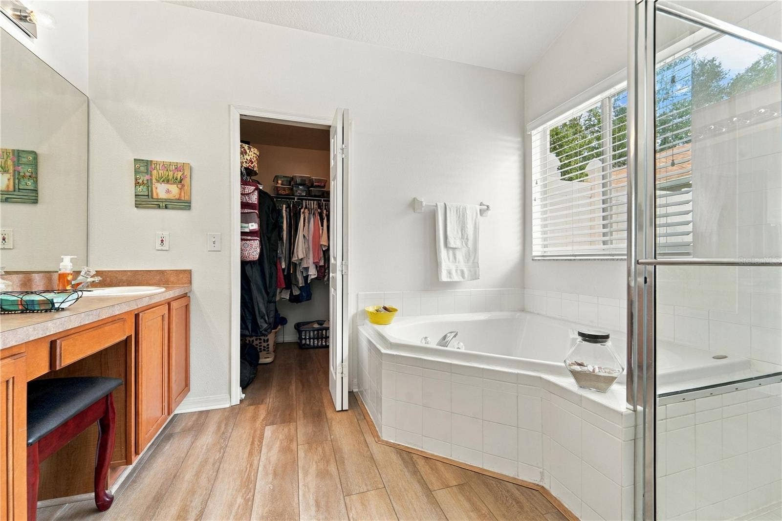 1420 BENT OAKS BOULEVARD, Deland, FL 32724 Primary bathroom with seating area and walk-in closet