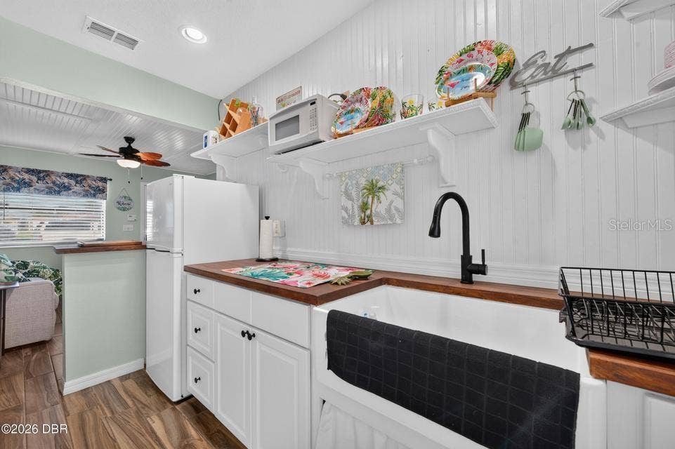 26 ORIOLE CIRCLE, #A, Ormond Beach, FL 32176 Updated Kitchen