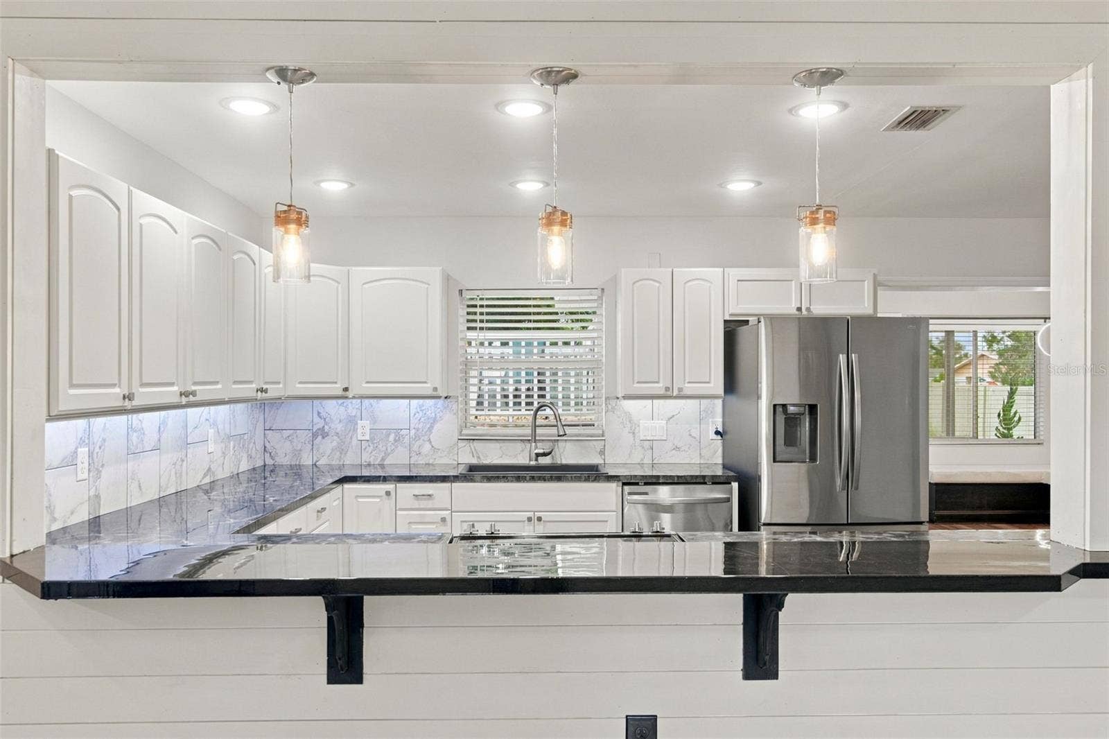930 DORA AVENUE, Tavares, FL 32778 Kitchen