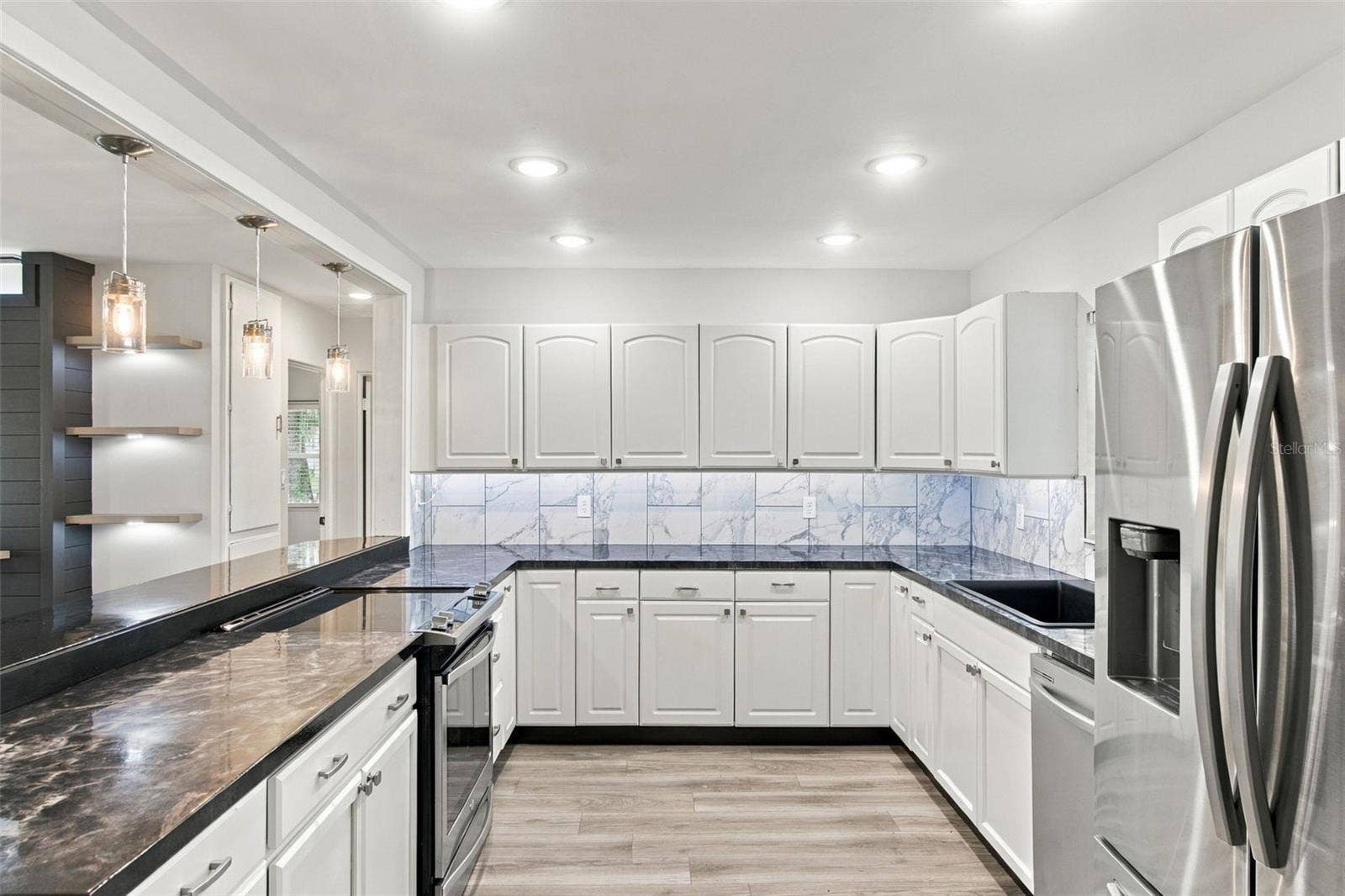 930 DORA AVENUE, Tavares, FL 32778 Kitchen