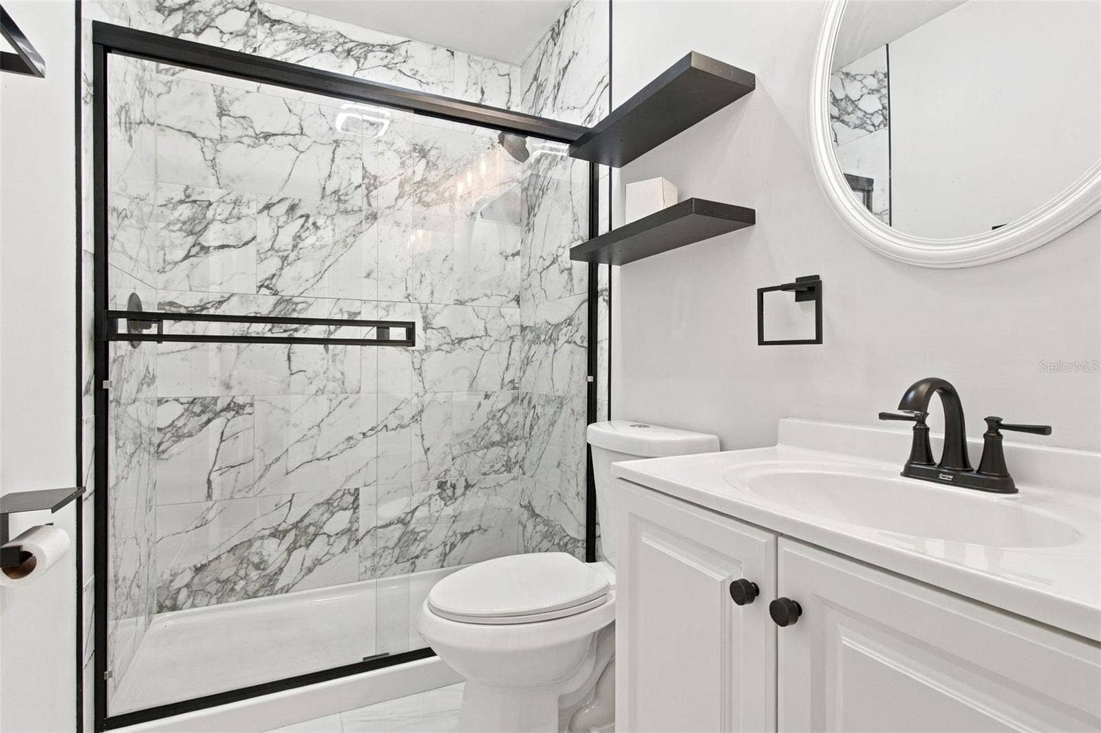 930 DORA AVENUE, Tavares, FL 32778 Hallway Bath