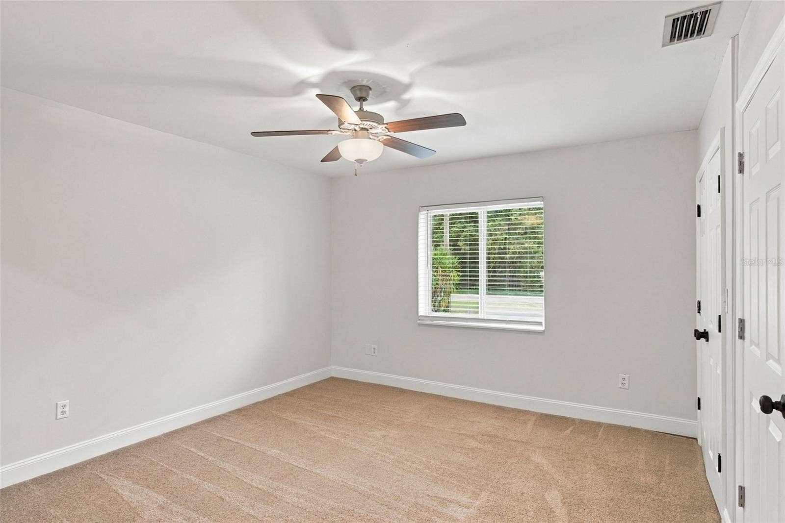 930 DORA AVENUE, Tavares, FL 32778 930 DORA AVENUE, Tavares, FL 32778