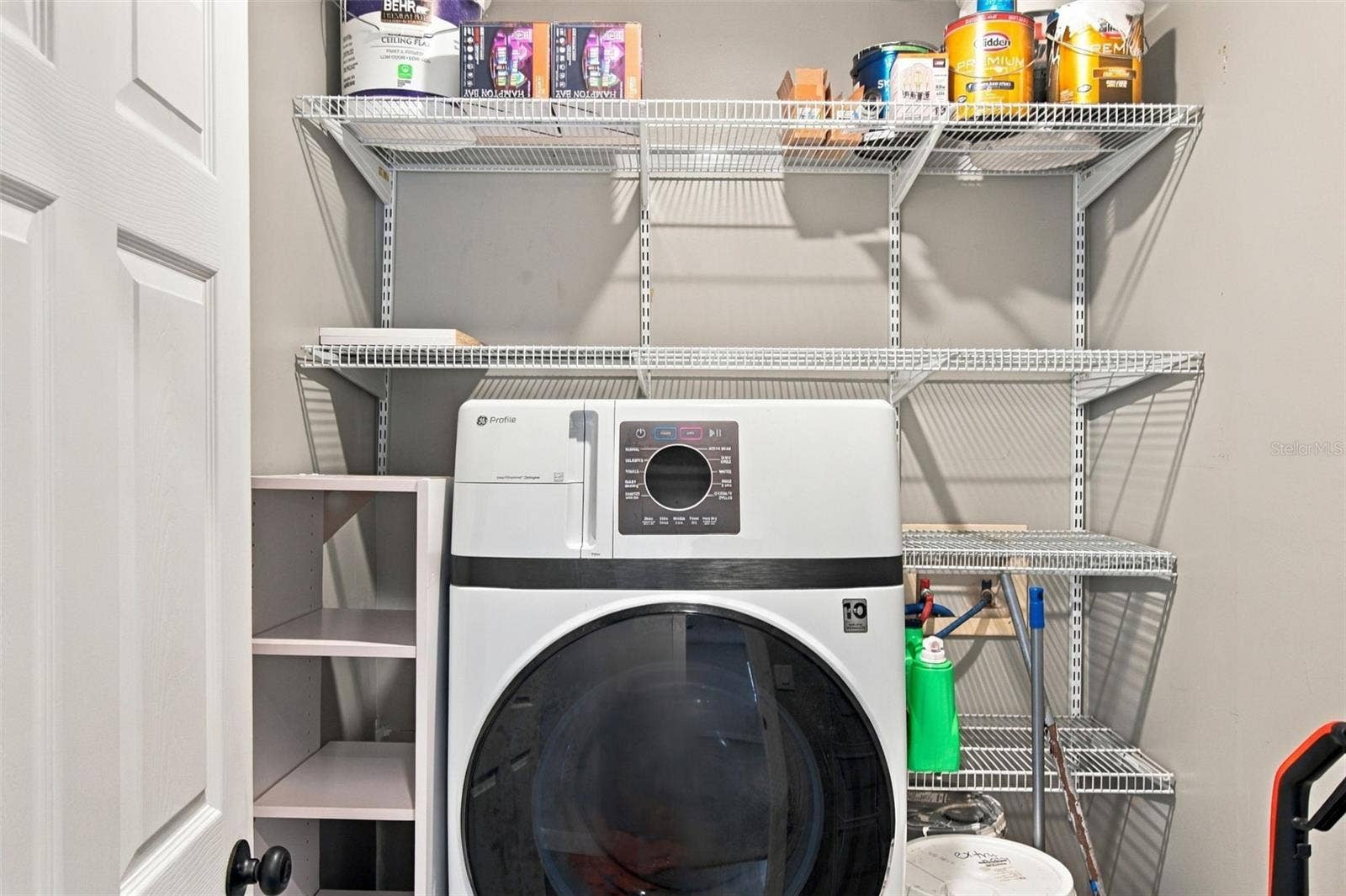 930 DORA AVENUE, Tavares, FL 32778 Laundry Room All-in-One Washer/Dryer