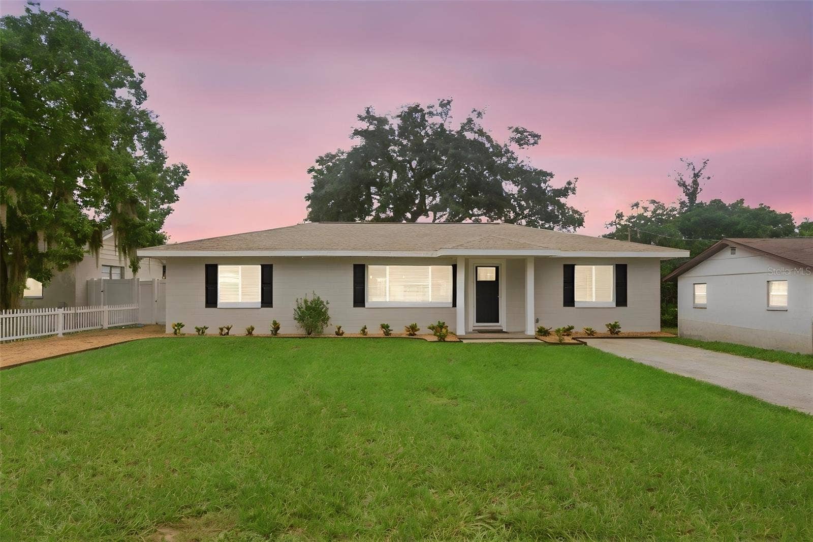 930 DORA AVENUE, Tavares, FL 32778 930 DORA AVENUE, Tavares, FL 32778