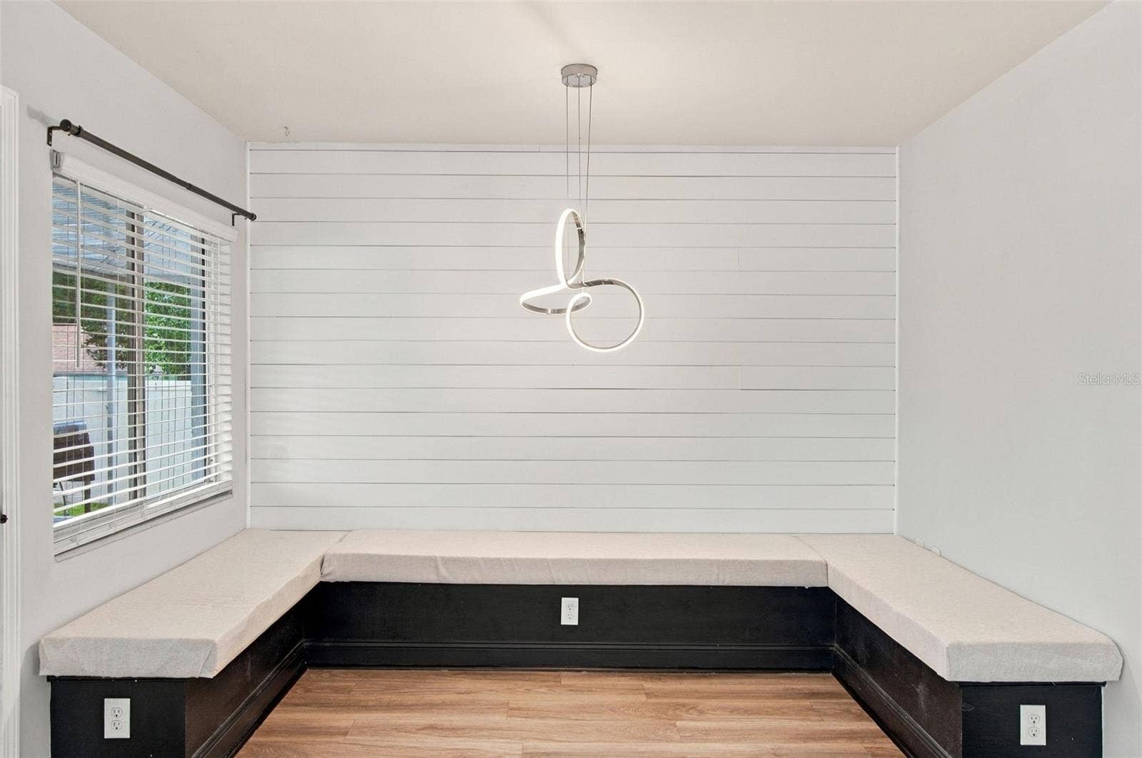 930 DORA AVENUE, Tavares, FL 32778 Dining Room Built In Seating