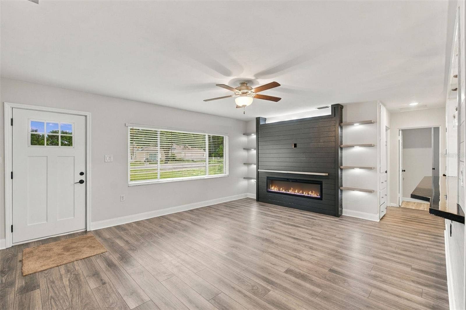930 DORA AVENUE, Tavares, FL 32778 Living Room