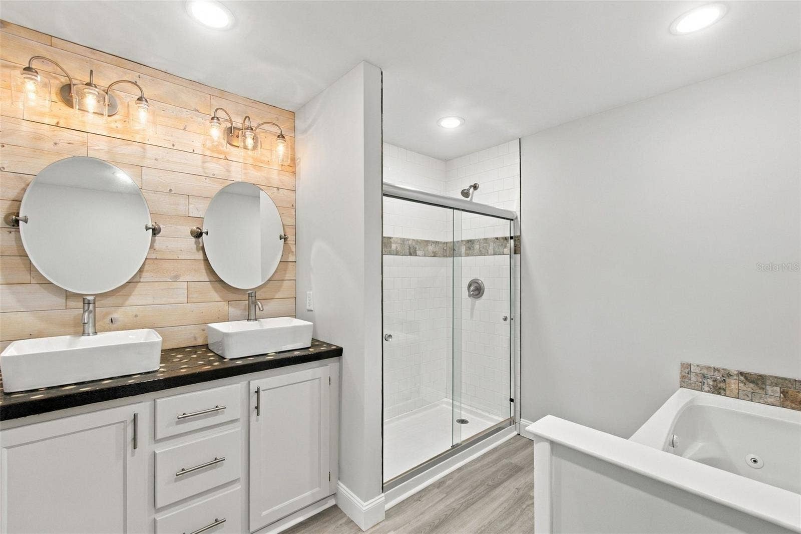930 DORA AVENUE, Tavares, FL 32778 Primary Bath