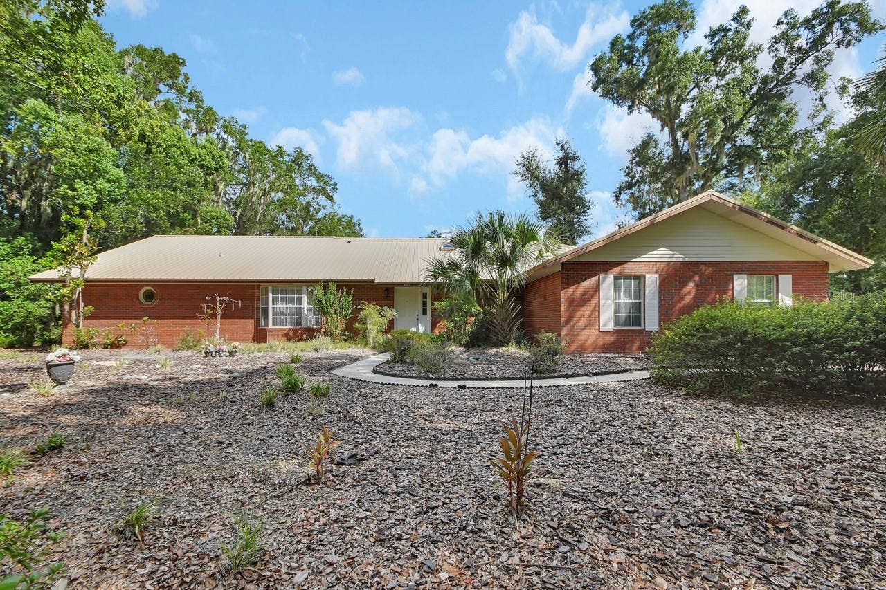 350 LAFAYETTE PLACE, Deland, FL 32720 350 LAFAYETTE PLACE, Deland, FL 32720