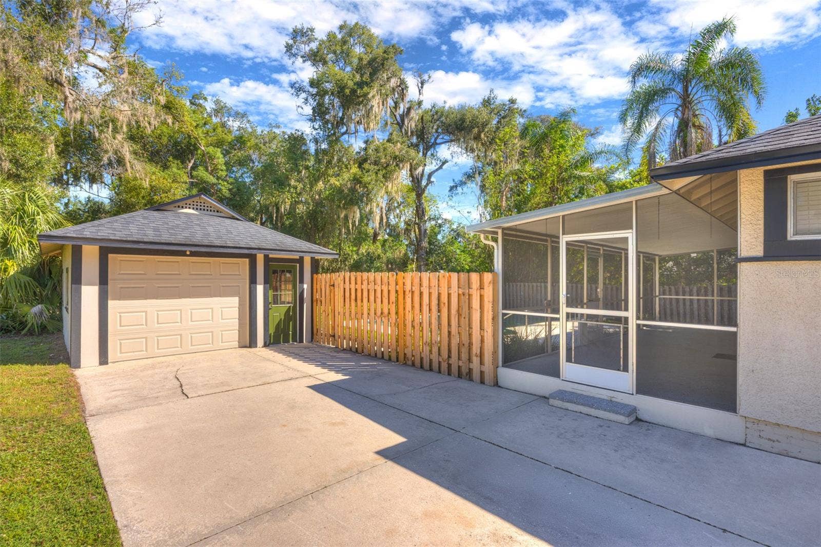 641 E PENNSYLVANIA AVENUE, Deland, FL 32724 641 E PENNSYLVANIA AVENUE, Deland, FL 32724