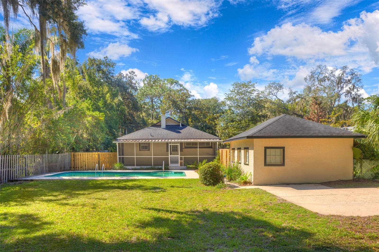 641 E PENNSYLVANIA AVENUE, Deland, FL 32724 641 E PENNSYLVANIA AVENUE, Deland, FL 32724