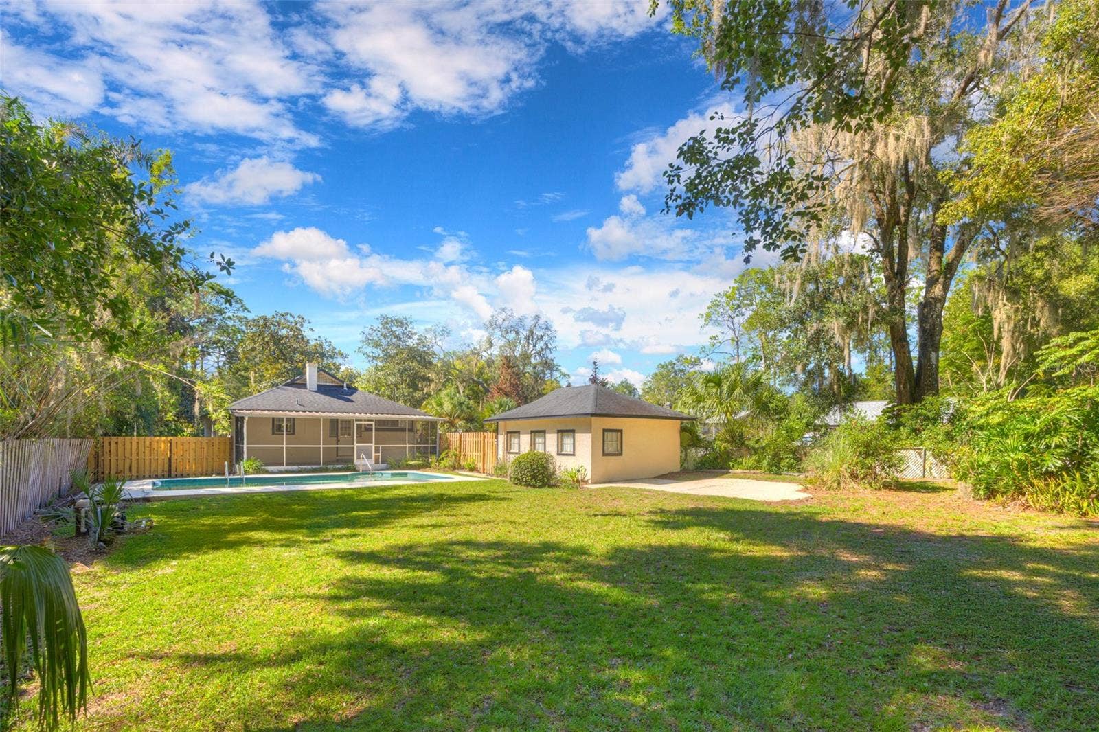 641 E PENNSYLVANIA AVENUE, Deland, FL 32724 641 E PENNSYLVANIA AVENUE, Deland, FL 32724