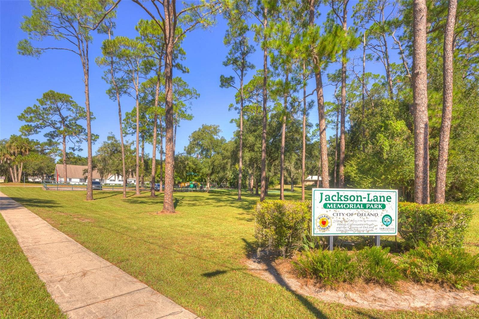641 E PENNSYLVANIA AVENUE, Deland, FL 32724 641 E PENNSYLVANIA AVENUE, Deland, FL 32724